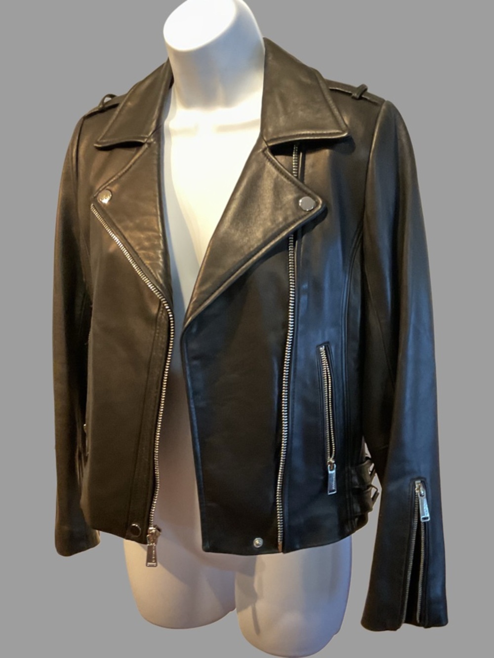 BCBG Generation 100% Genuine Leather Moto Jacket XS Black Cropped Edgy Chic